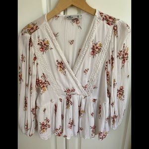 Hollister Off-White Floral Front-Wrap Blouse Size M